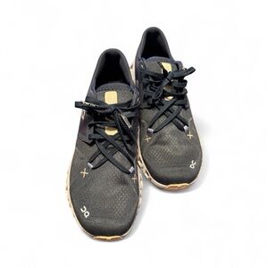 NWOT On Cloud Women’s Navy Running Shoes